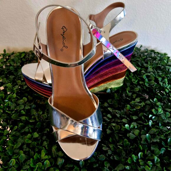Size 8 – Qupid Metallic Silver & Rainbow Platform Wedge Sandals (NWOB) - Picture 3 of 6
